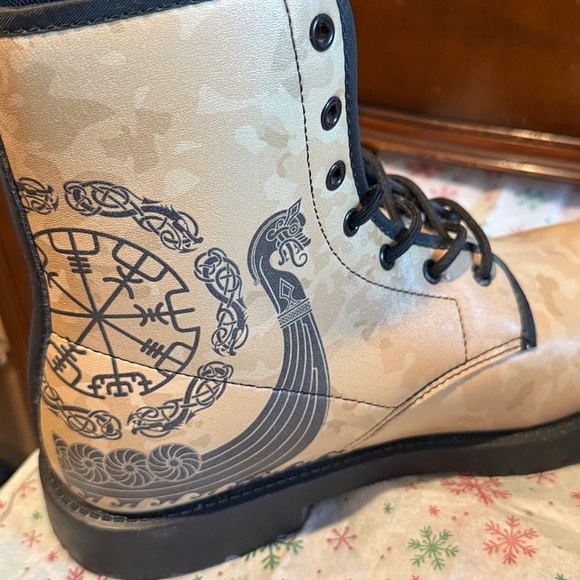 Unisex vegan leather combat boots Viking longship Vegvisir symbol design Beige - Picture 6 of 10